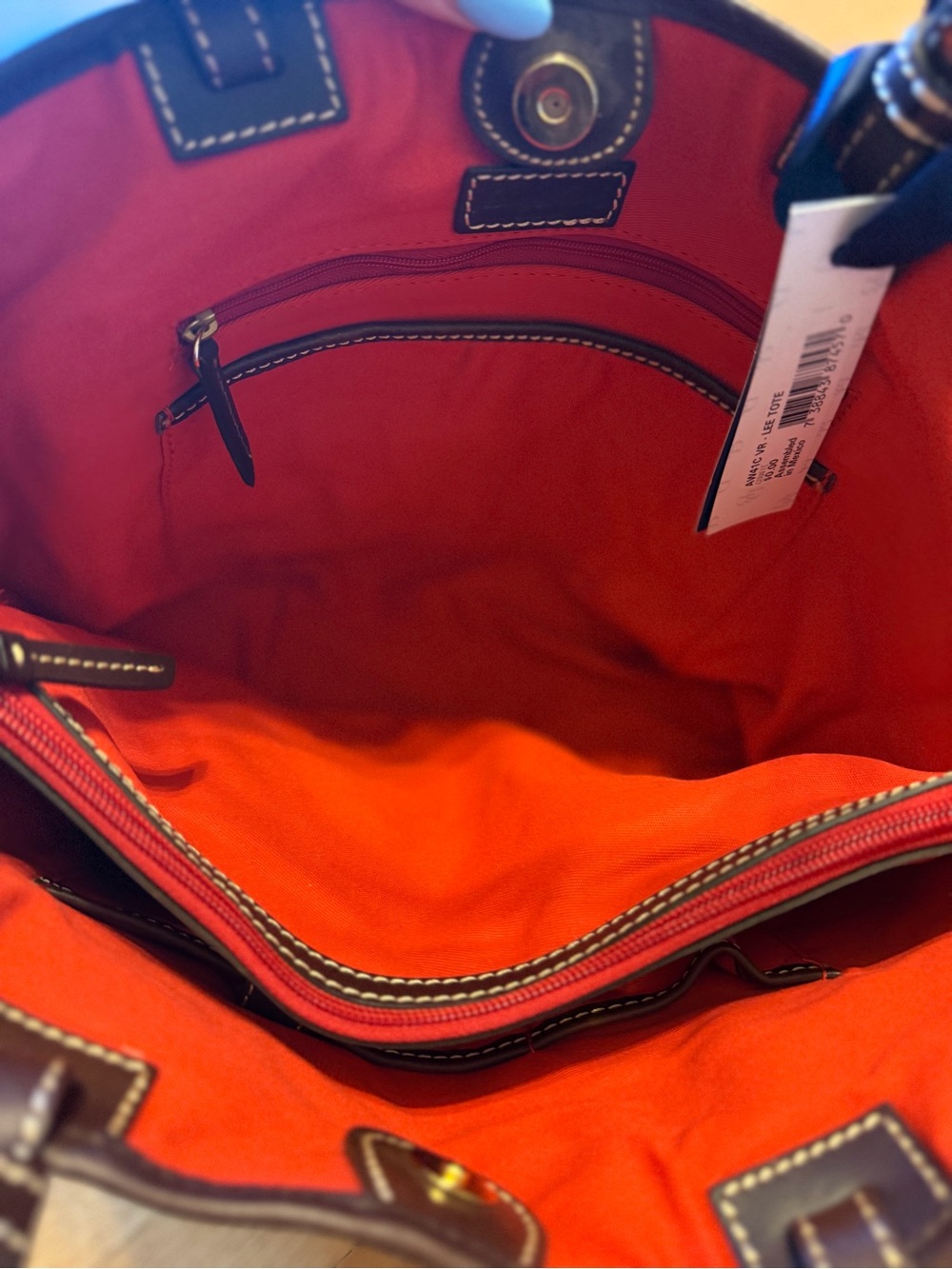 NWT Giraffe Print Tote Bag - Picture 4 of 6